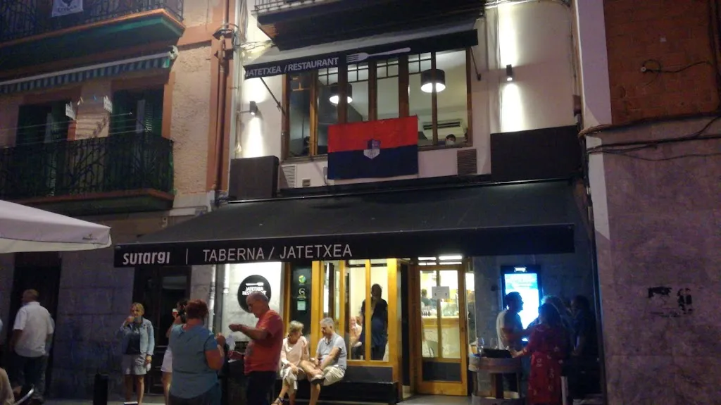 Federico Melon_Sutargi_Ondarroa_review