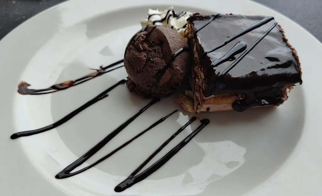 Ernesto Gonzalez_Ondarroako Batzokia_Ondarroa_review