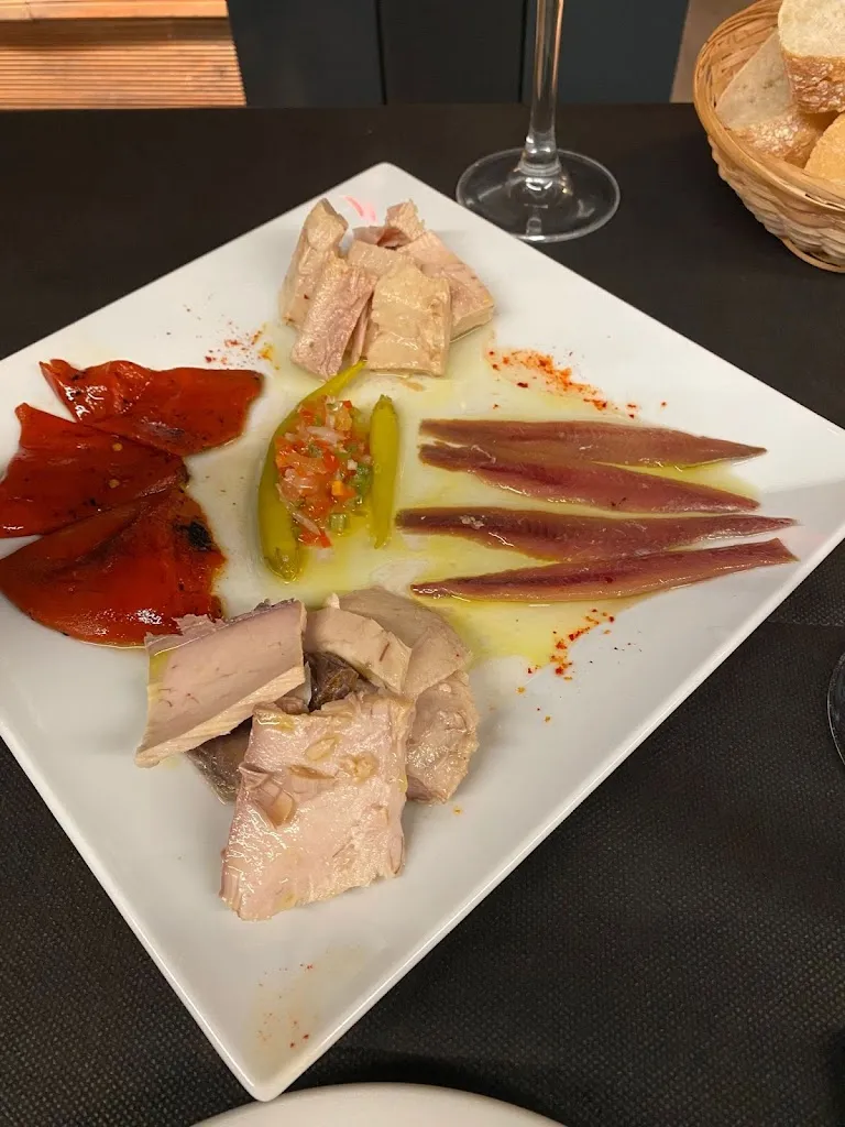 Javier García Verdugo_BEIKOZINI_Ondarroa_review