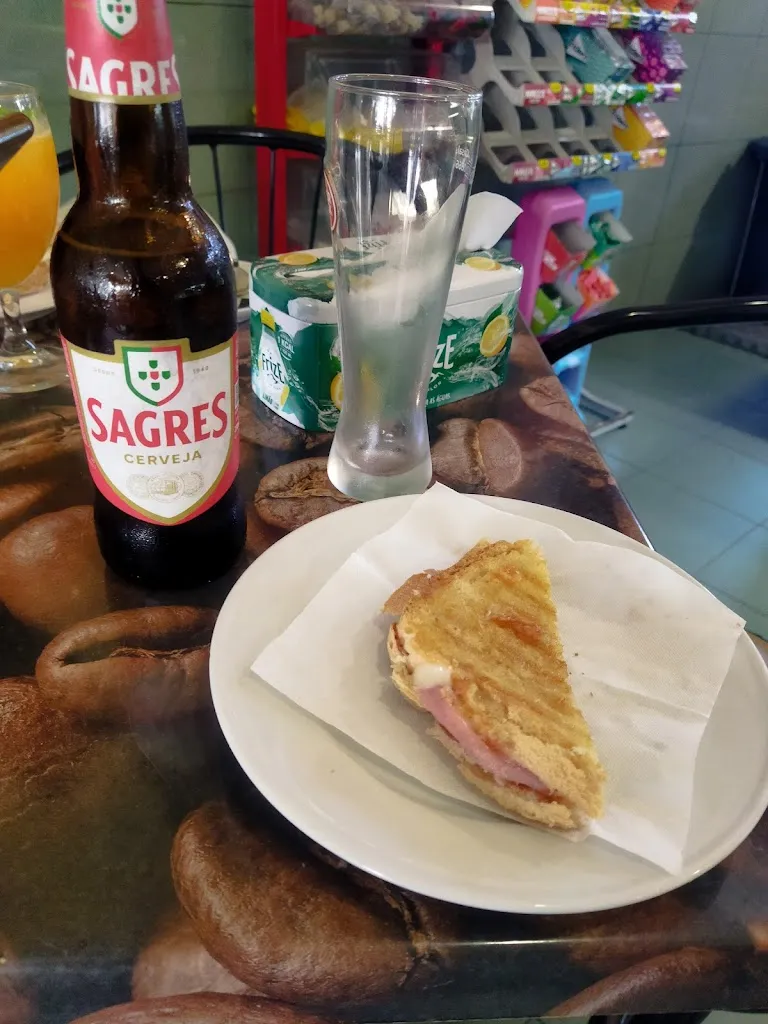 Hélio Queirós_Pastelaria Arcada - Neves, Santos & Carvalho, Lda._Santa Comba_review