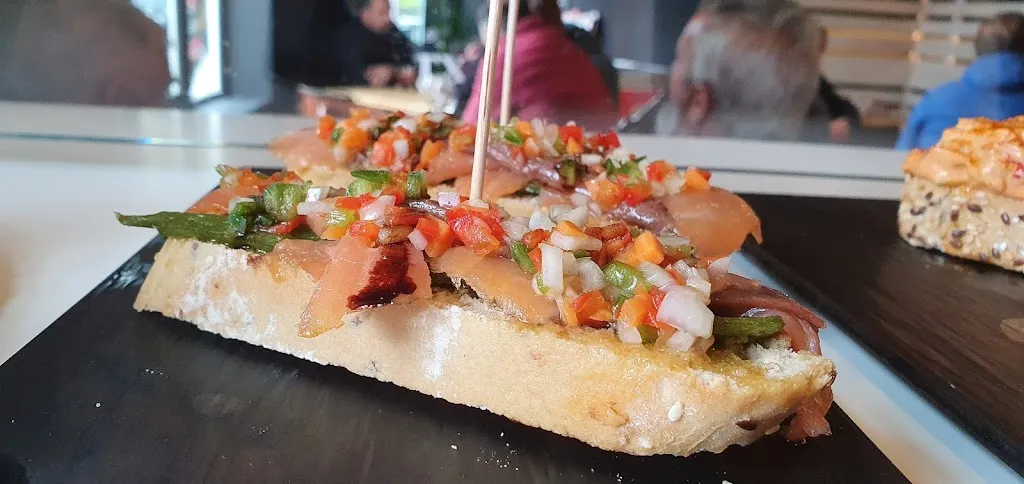 TX-Irlatxo Bar_Ondarroa_slider_image_3