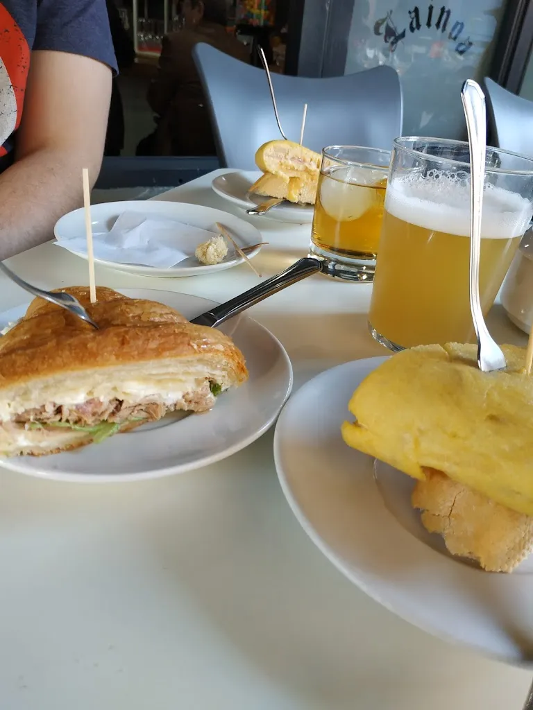 Nerea Lopez_Bar Lainoa_Ugao-Miraballes_review