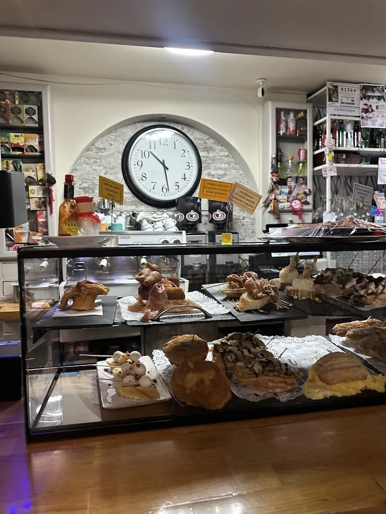 Bar Lainoa restaurant in Ugao-Miraballes