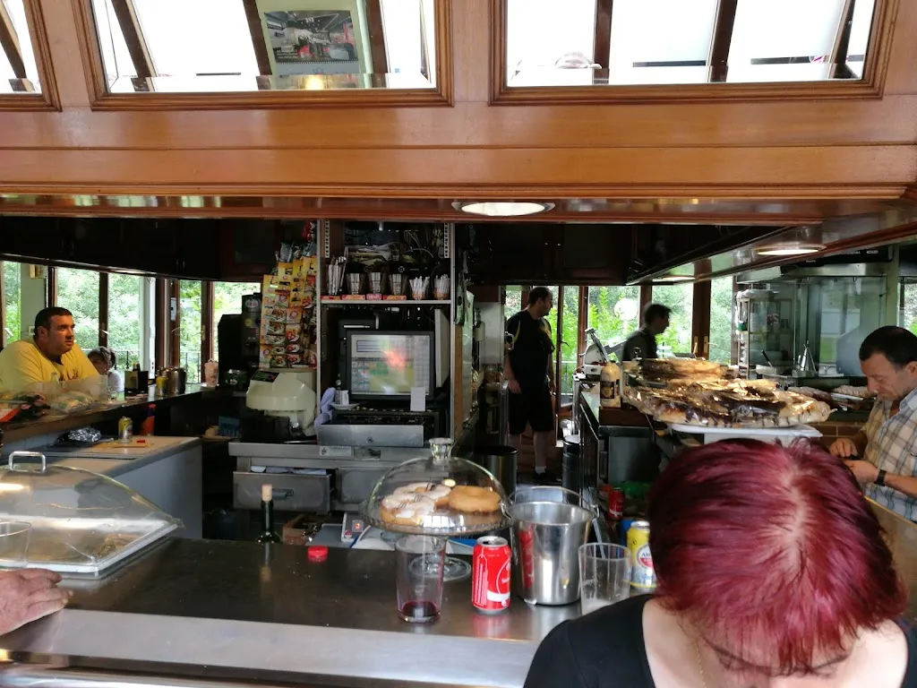 Bar Txakala restaurant in Ugao-Miraballes