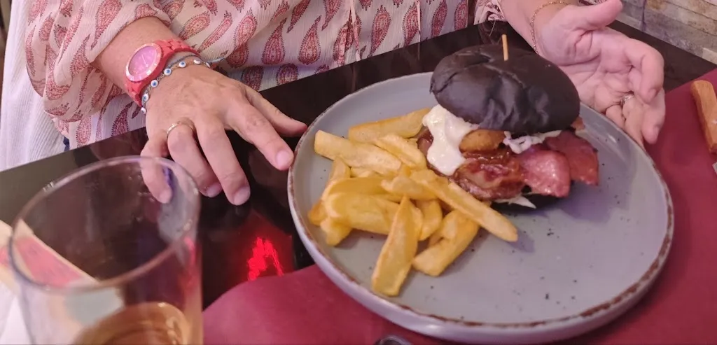 Eugenia Contreras Zumelzu_la avenida_Portugalete_review