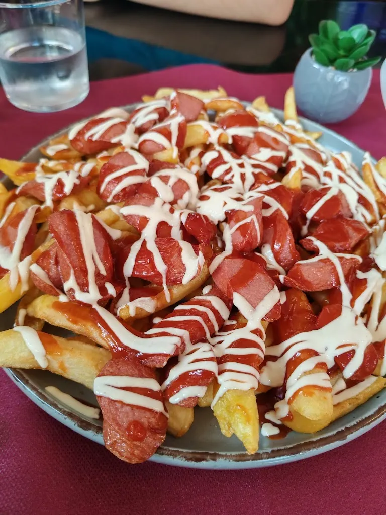 Carlos Abril_la avenida_Portugalete_review