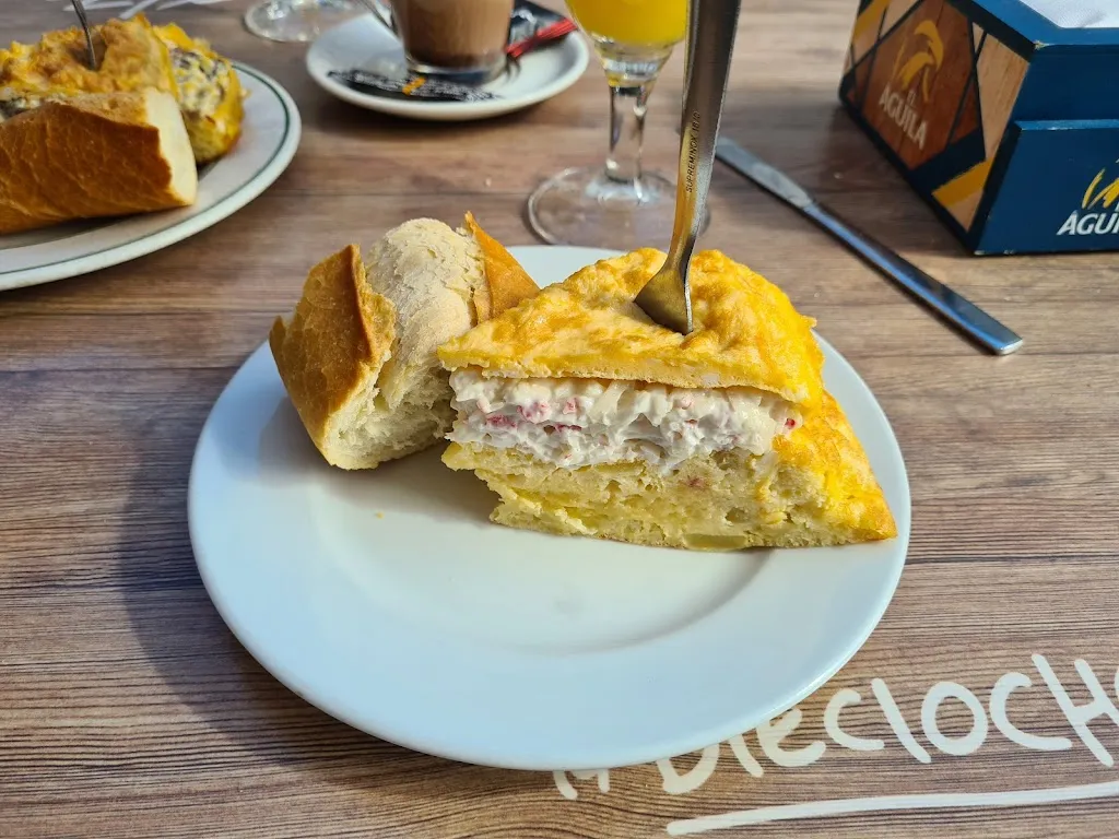 Cafe Restaurante Adrian_Portugalete_slider_image_3