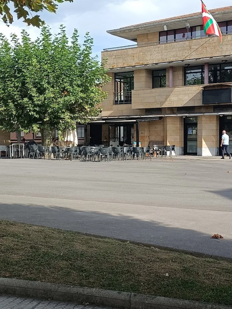 Pablo Arango Jimenez_Taberna Zaharra_Zaratamo_review