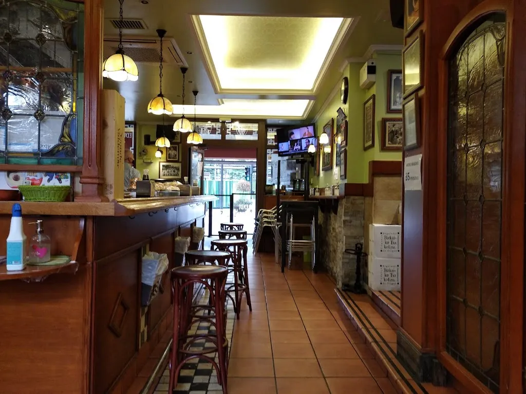 Antonio Jesus Gonzalez Barbero_Edur Mendi kafetegia_Sestao_review