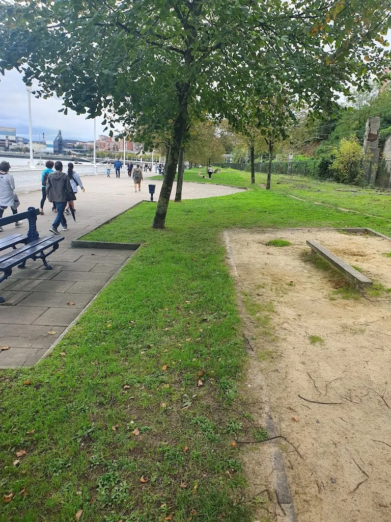 Itxaso Ahedo_La Benedicta, CAFETERIA_Sestao_review