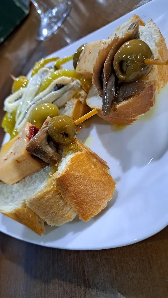 Jose Antonio González Oreja_Hamburgueseria estacion los hermanos_Sestao_review