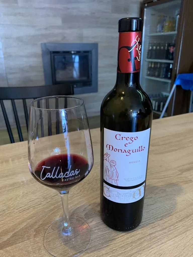 Fernando López Pereira_Cafetaría Talladas_Santa Comba_review