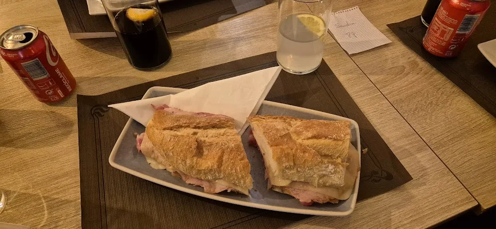 Suso Solo Destroyer_Cafetaría Talladas_Santa Comba_review