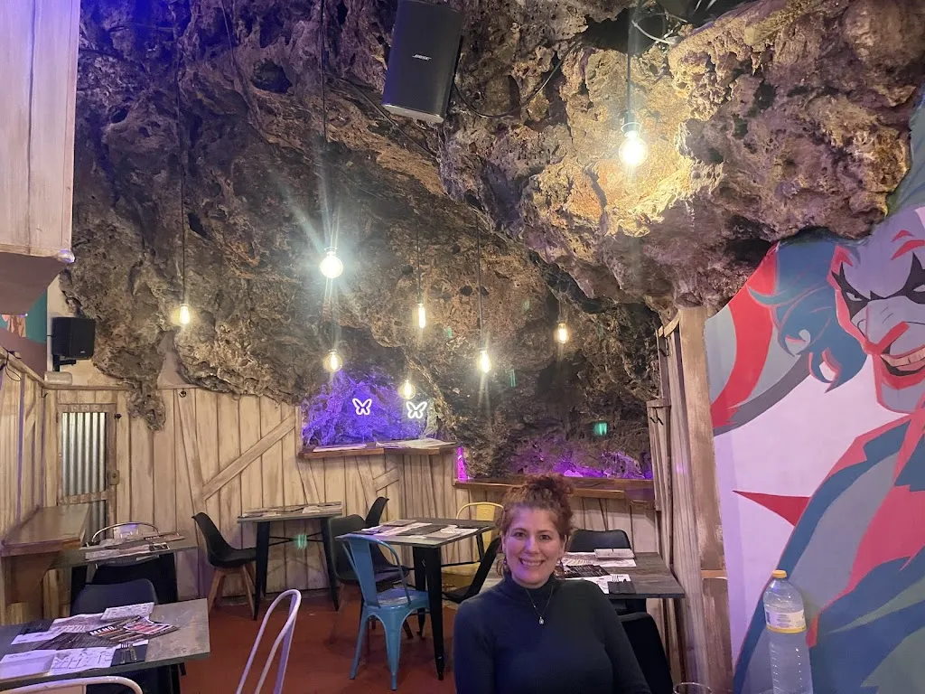 C.C. Blackwell_Grotte del Huécar_Anguix_review