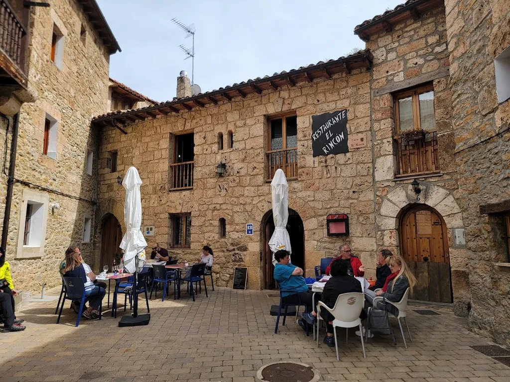 Clinton Ford_Bar-Restaurante El Rincón_Alfoz de Bricia_review