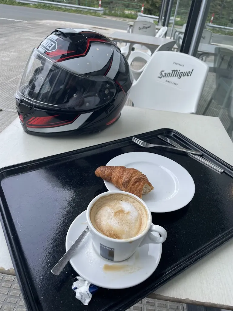 John Hiew_Área de Servicio Desfiladero La Pausa - Sentido Norte_Ameyugo_review