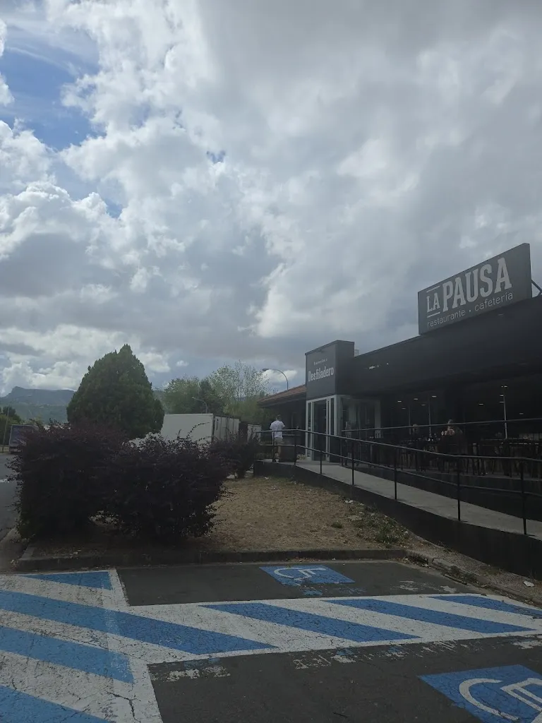 Ana Pilar González Marcos_Área de Servicio Desfiladero La Pausa - Sentido Sur_Ameyugo_review