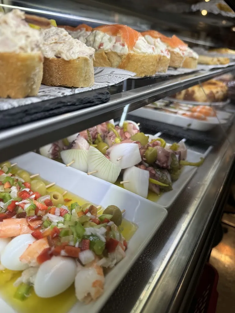 Bar Restaurante Las campanas . Cantina de Quintanapalla restaurant in Alcocero de Mola