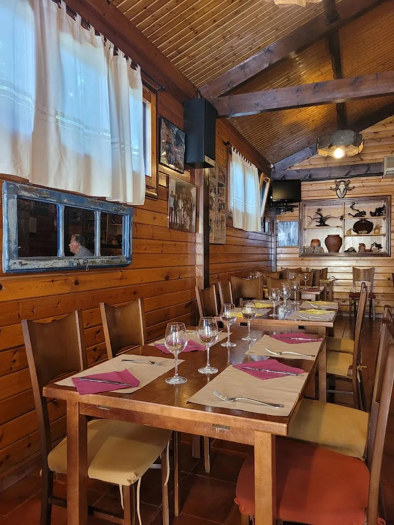 A.J LEE_Restaurante Mesón Las Cuevas_Alcocero de Mola_review