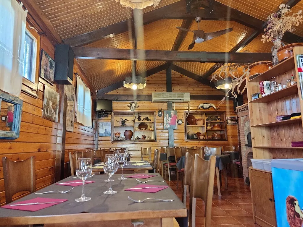 Restaurante Mesón Las Cuevas ristorante a Alcocero de Mola