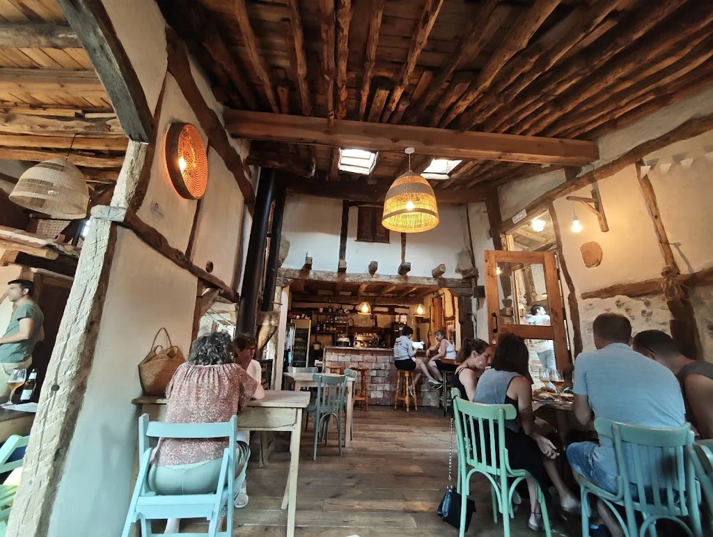 La Rústica Caravan-Bar restaurant in Alcocero de Mola