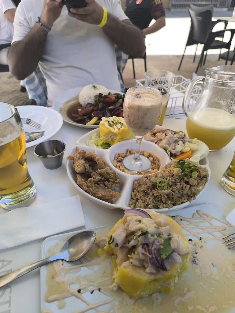 pillow_Entre Causas de José y Sergio_Arcos_review