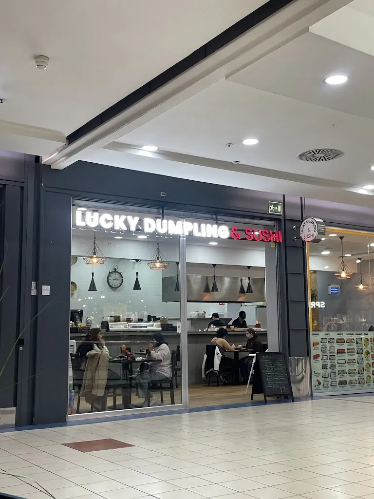 Lucky Dumpling & Sushi Las Rosas_Arcos_slider_image_1