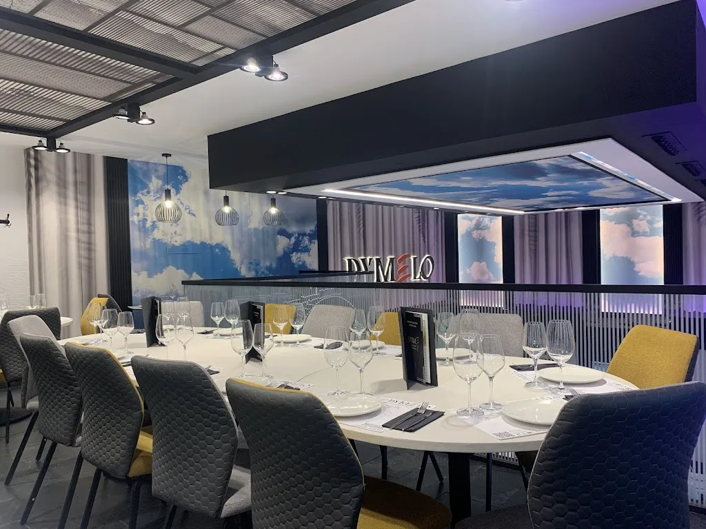 DYMELO Gastro & Bar restaurant in Barrio de Muñó