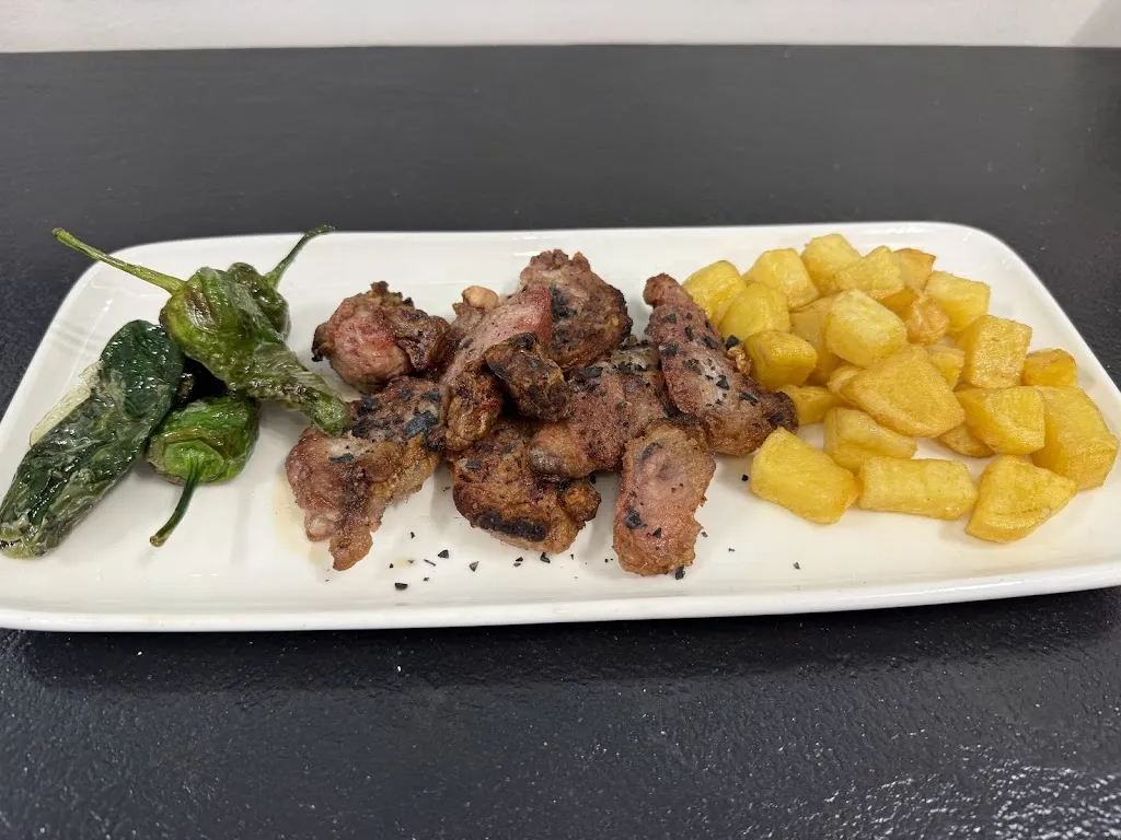 DYMELO Gastro & Bar_Barrio de Muñó_slider_image_3