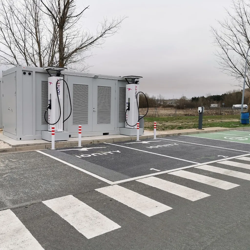 Schwarzweissfilm_Área de Servicio Briviesca Como - Sentido Norte_Bañuelos de Bureba_review