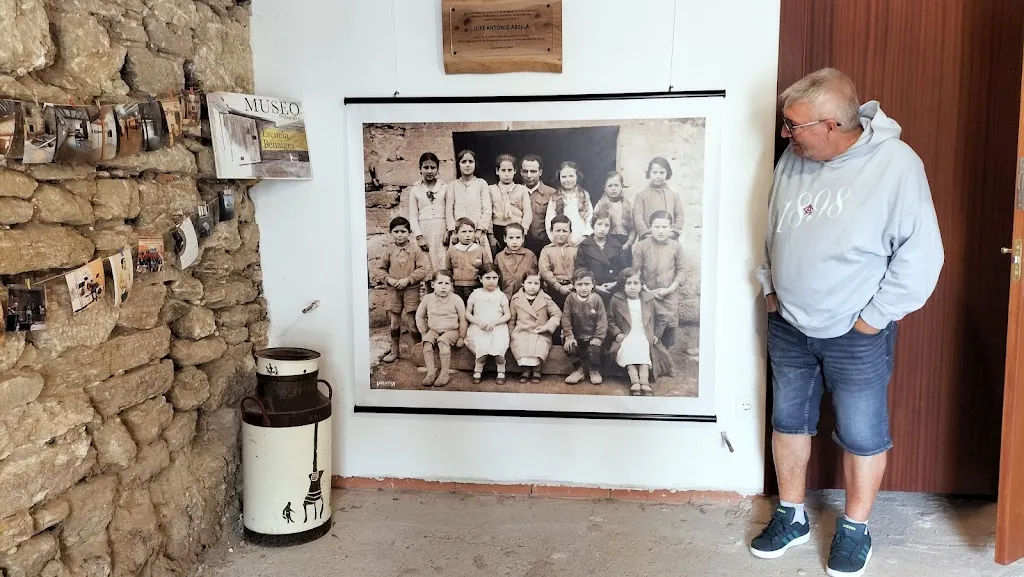 joseba molina_Asociación Escuela Maestro Antoni Benaiges_Bañuelos de Bureba_review