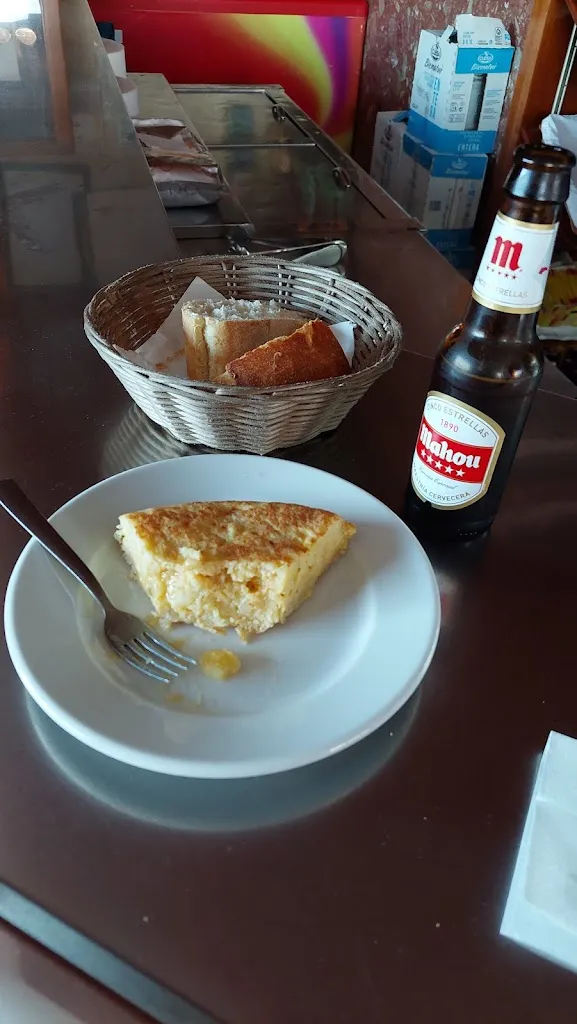 Raul Grilo_Hostal La Palloza_Belbimbre_review