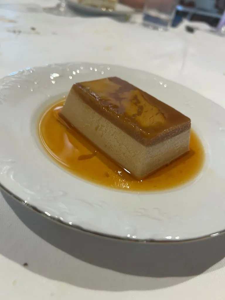 Clara Lopez_Gallo Guindon_Berlangas de Roa_review