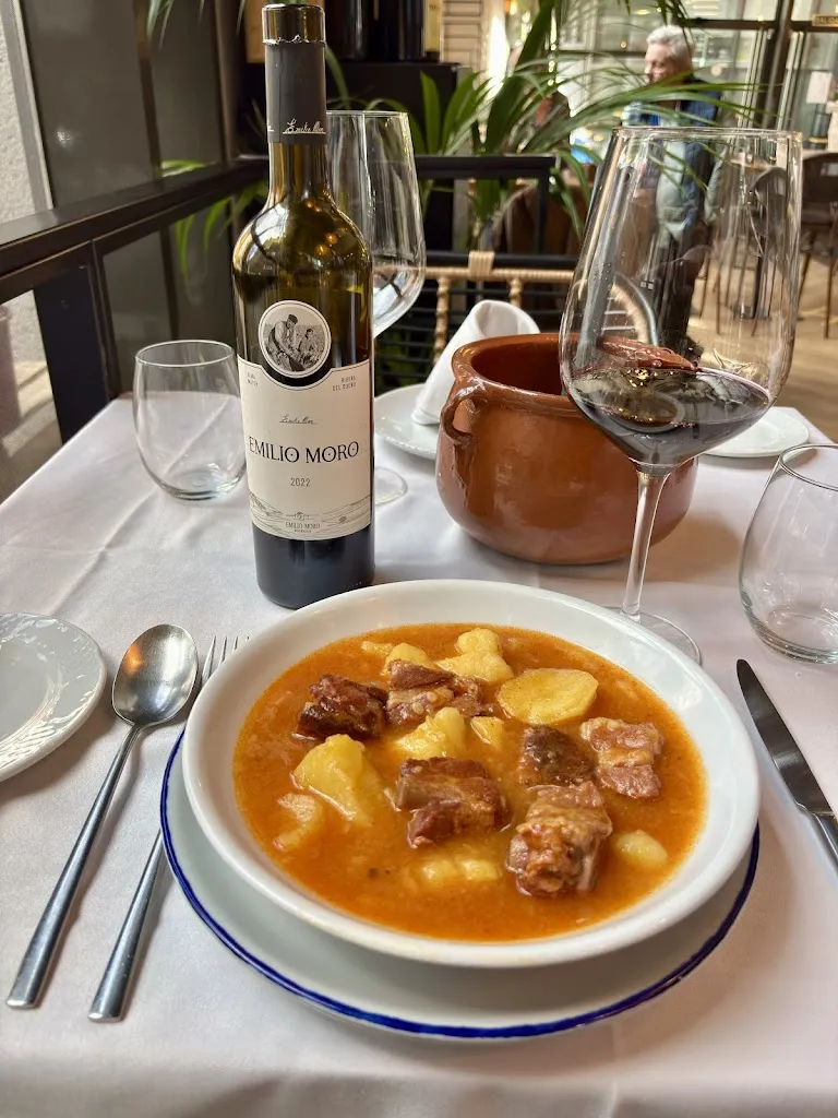 David V Castro_Corre ve y dile_Caleruega_review