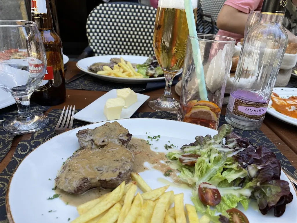 Scarletth Merkley_Caripen Bistro_Carrias_review