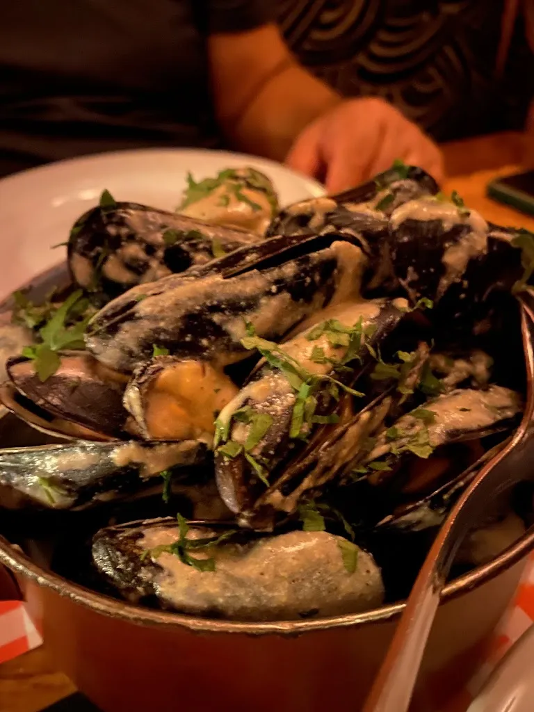 Emi Pereira_Caripen Bistro_Carrias_review