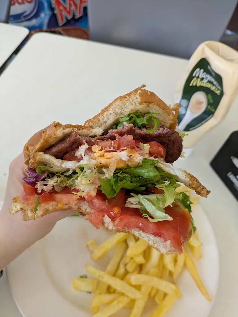 翁以柔_Albergue bar municipal la parada_Cardeñuela Riopico_review