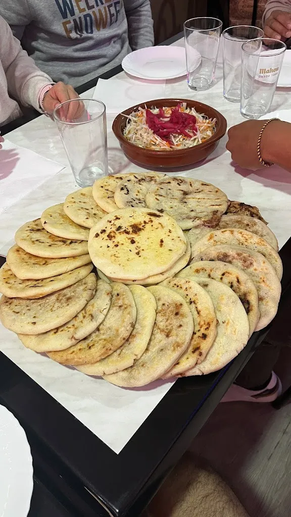 Cesar Guzman_Bar & Cafetería Castellanos Gastronomía Hondureña y Salvadoreña en Madrid_Castellanos de Castro_review