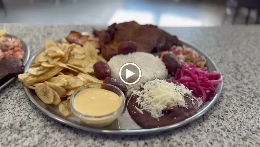 Bar & Cafetería Castellanos Gastronomía Hondureña y Salvadoreña en Madrid_Castellanos de Castro_slider_image_2