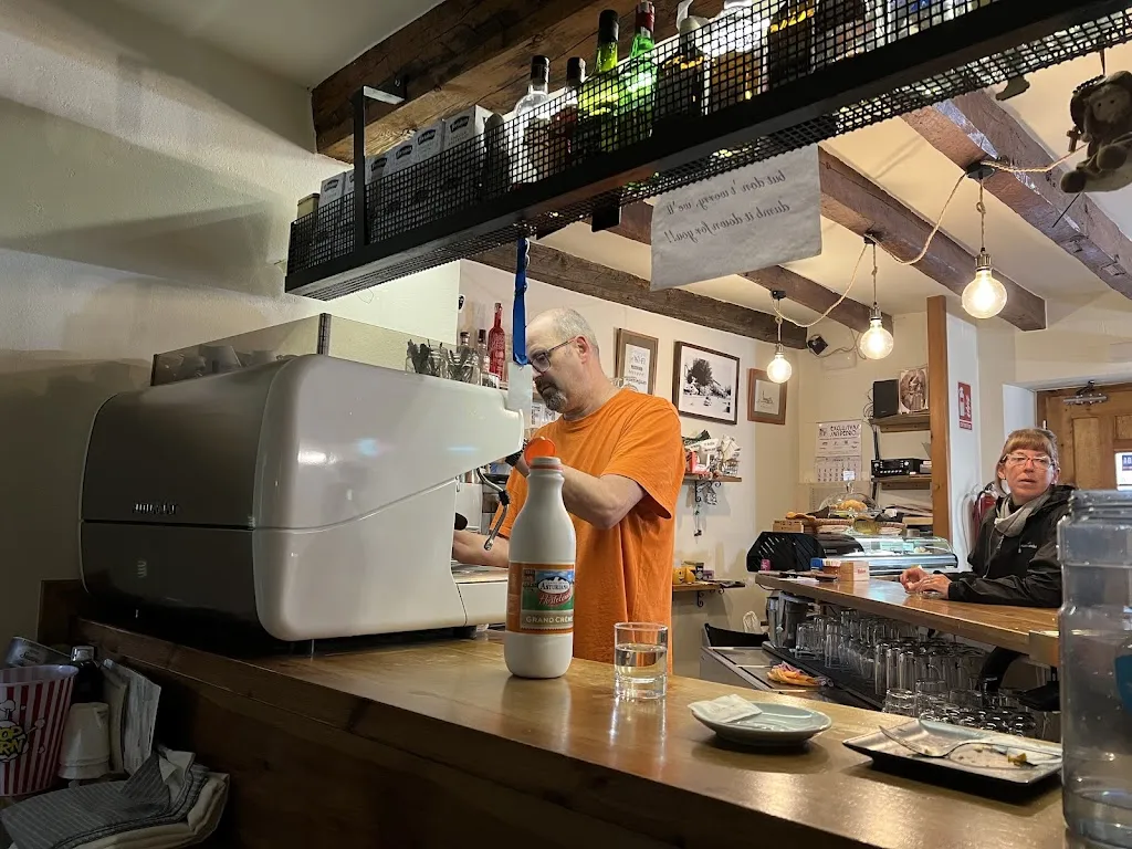 Anita Matthews_A Cien Leguas_Castellanos de Castro_review