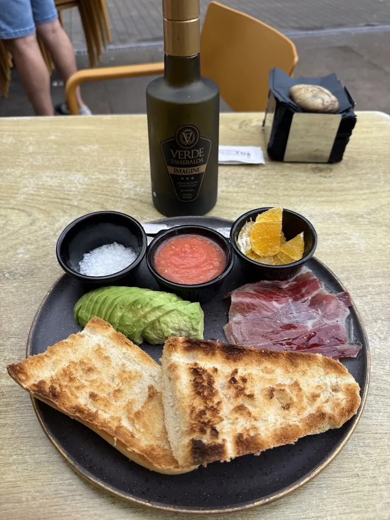 Café Vinilo_Cabezón de la Sierra_slider_image_3