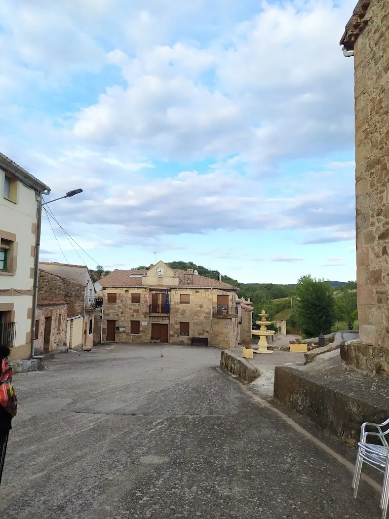 Ayuntamiento De Cabezón De La Sierra ristorante a Cabezón de la Sierra