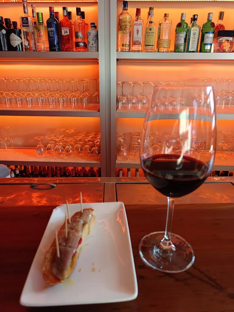 Toño Gonzalez_Pub la Cava de Roa SL_Cueva de Roa La_review