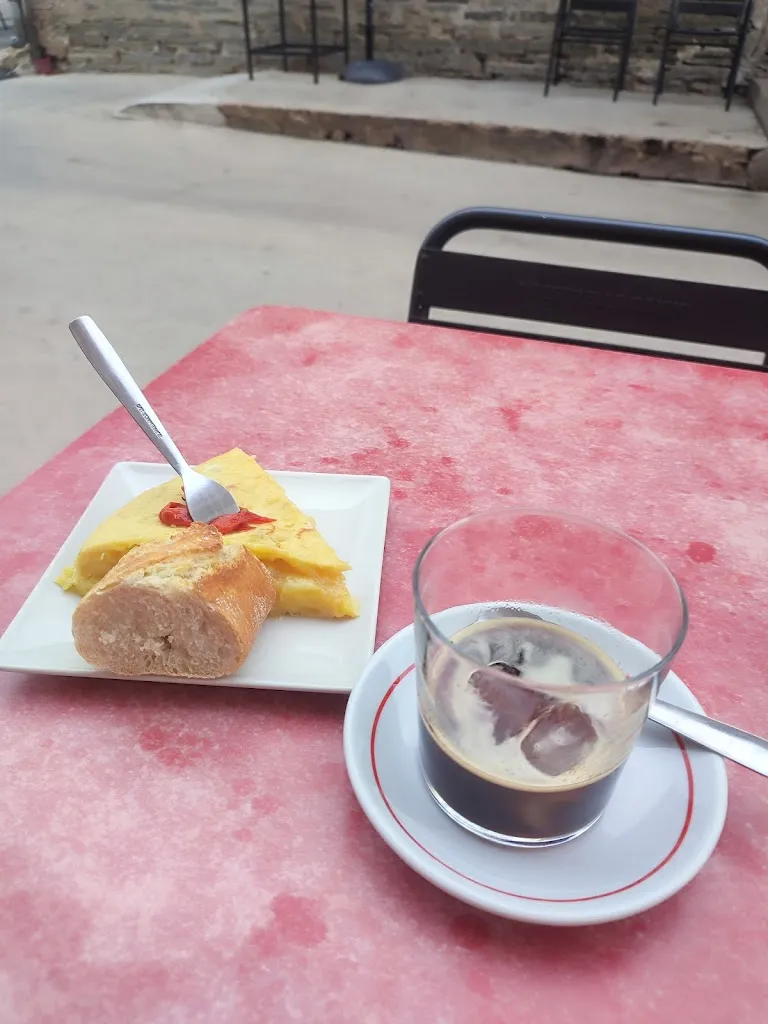 Javier Martinez_La plaza_Cubo de Bureba_review