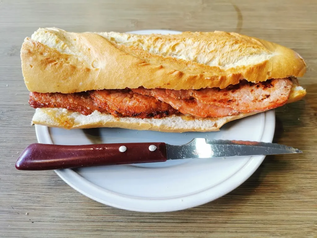 C Chan_Bar restaurante El Cinco_Encío_recensione