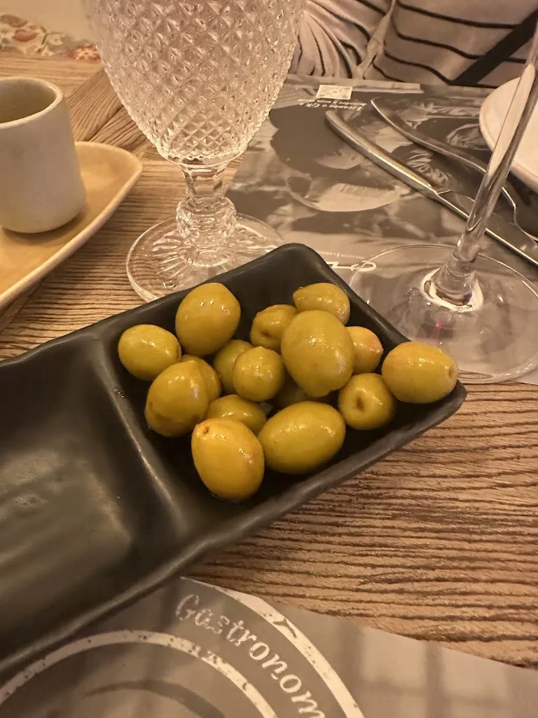 Alex Dickey_Restaurante Orixe Cociñeiros Labregos Gandeiros Mariñeiros_Santiago de Compostela_review