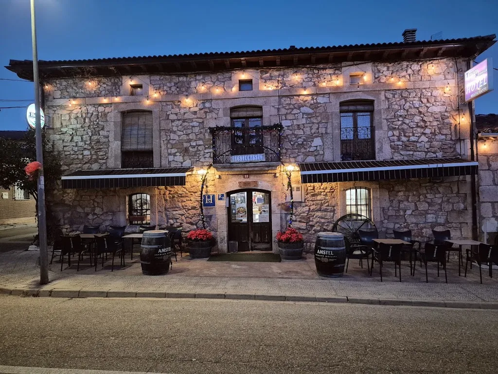 HOSTAL LA MORUGA restaurant in Covarrubias