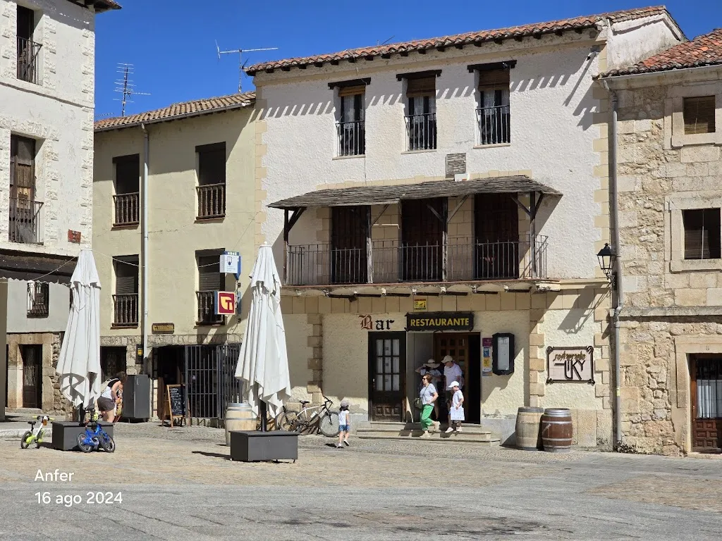 Restaurante Tiky_Covarrubias_slider_image_3