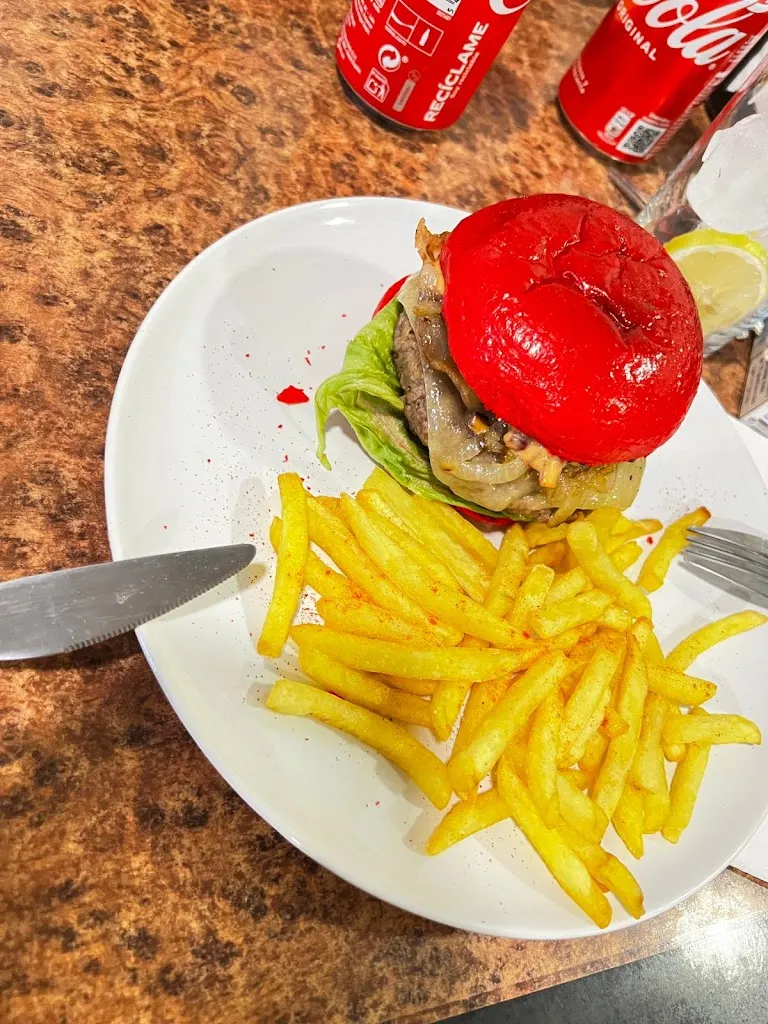 Yubely Villegas Molina_La Plaza_Fuentelcésped_review