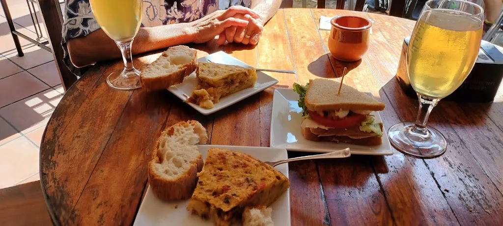 Guty_La Roca_Frías_review